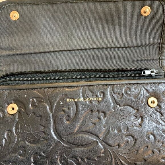 Vintage Black Embossed Leather Crossbody Wallet Removable Strap Gorgeous - Picture 4 of 5